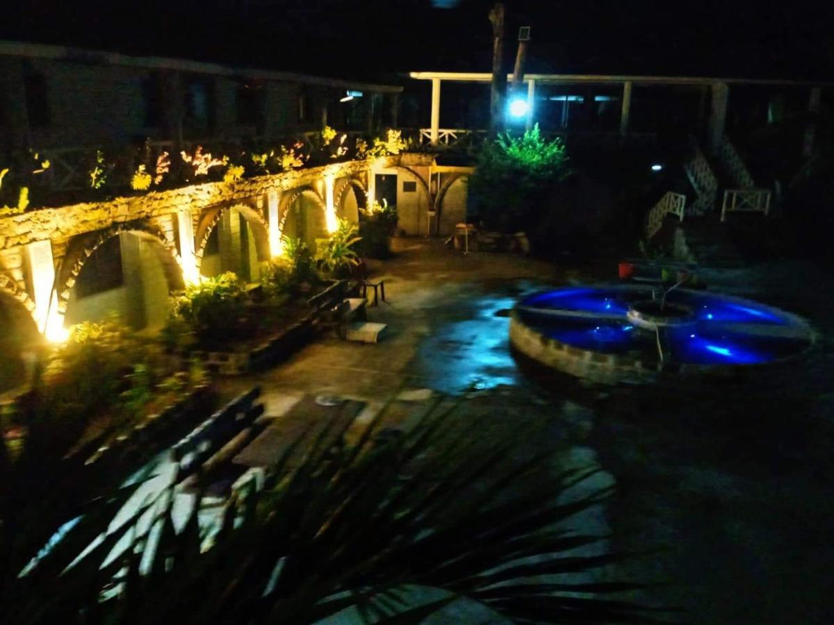 Sunbloom Beachfront Hotel And Restaurant Zambales Sinabacan Extérieur photo