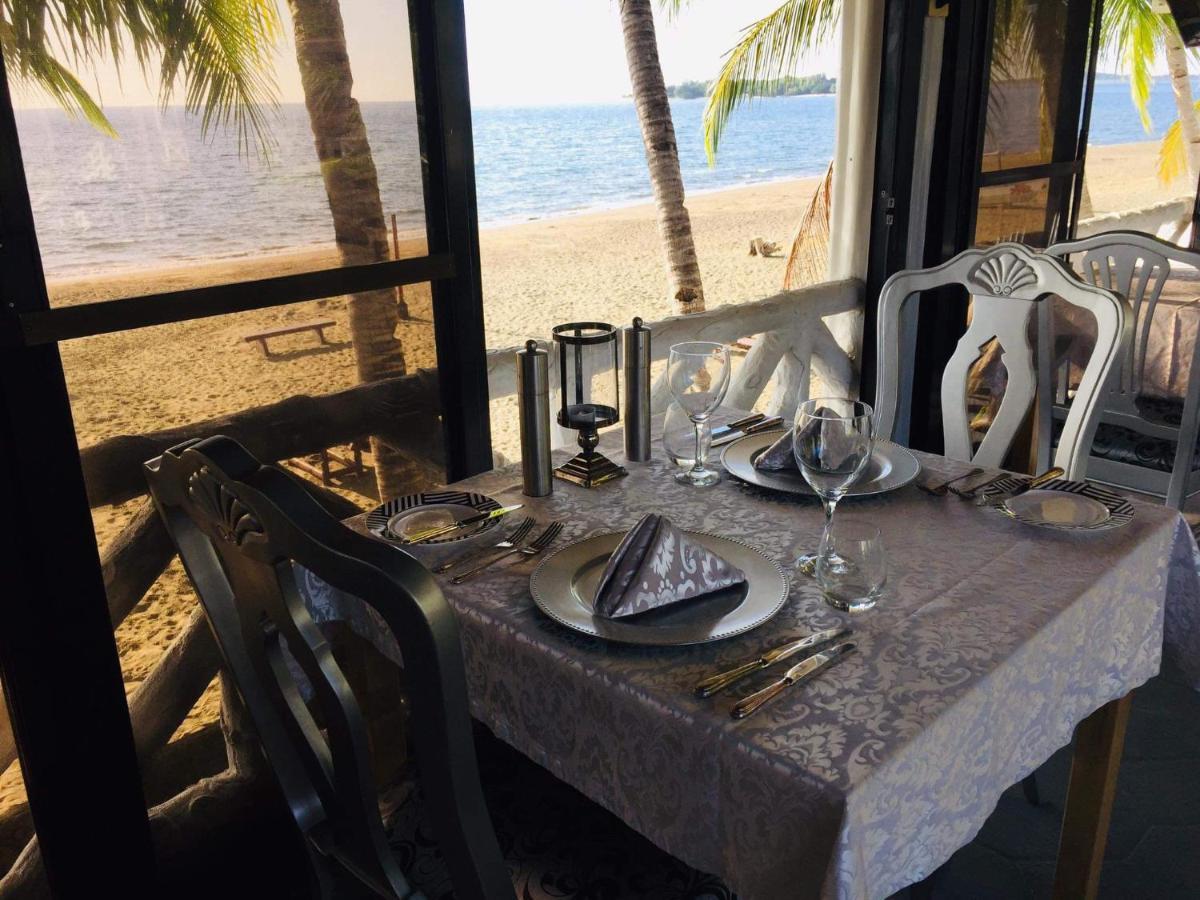 Sunbloom Beachfront Hotel And Restaurant Zambales Sinabacan Extérieur photo