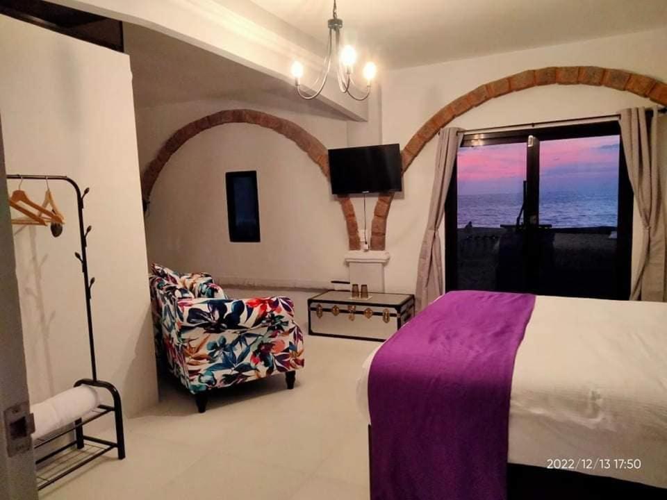 Sunbloom Beachfront Hotel And Restaurant Zambales Sinabacan Extérieur photo