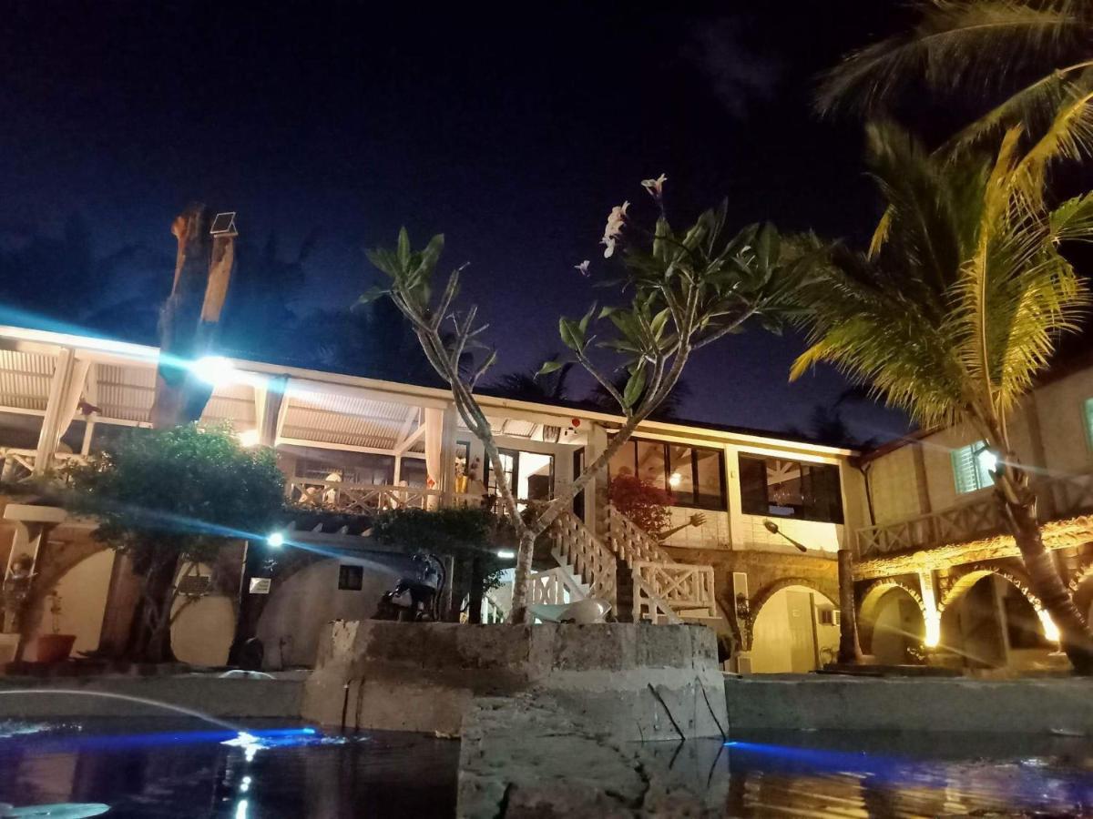 Sunbloom Beachfront Hotel And Restaurant Zambales Sinabacan Extérieur photo