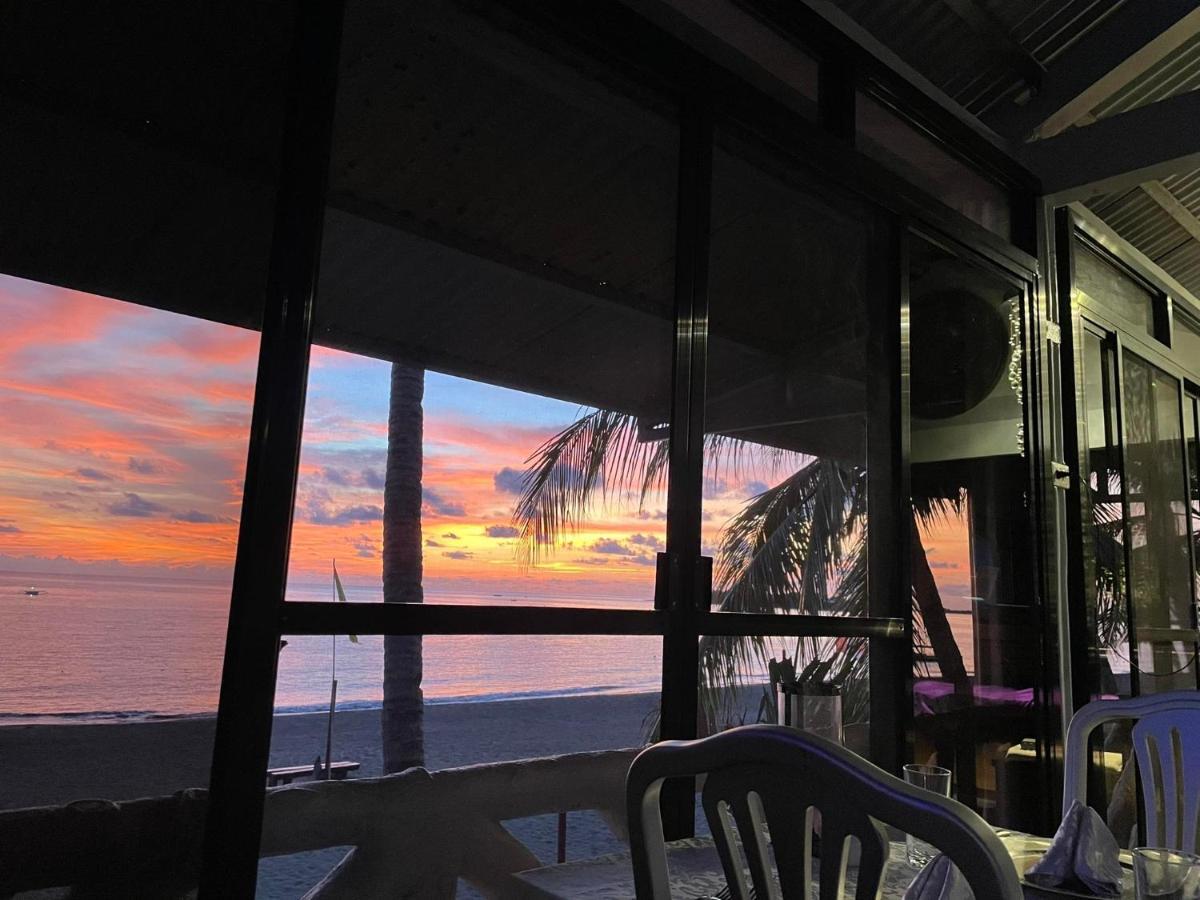 Sunbloom Beachfront Hotel And Restaurant Zambales Sinabacan Extérieur photo