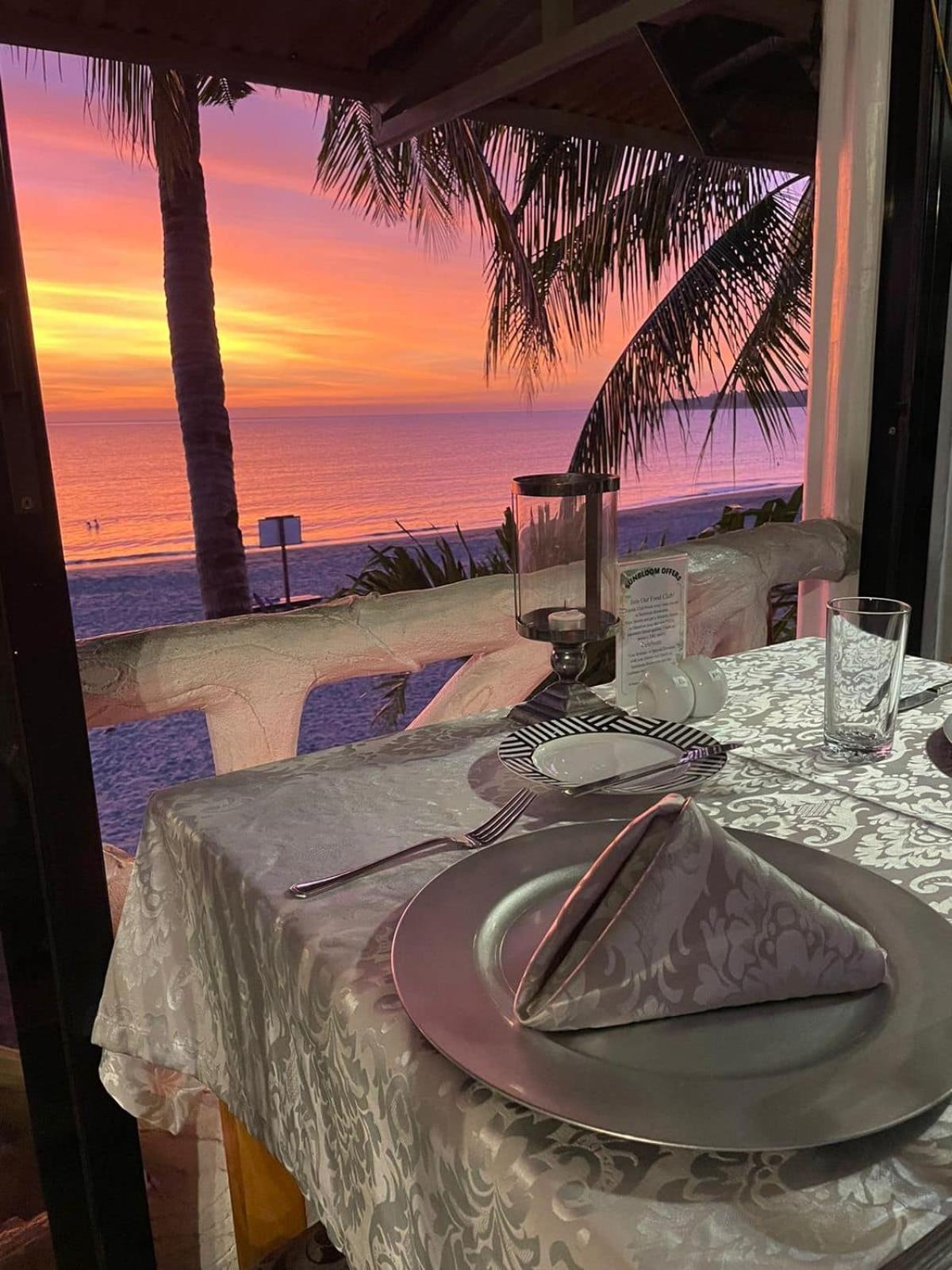 Sunbloom Beachfront Hotel And Restaurant Zambales Sinabacan Extérieur photo