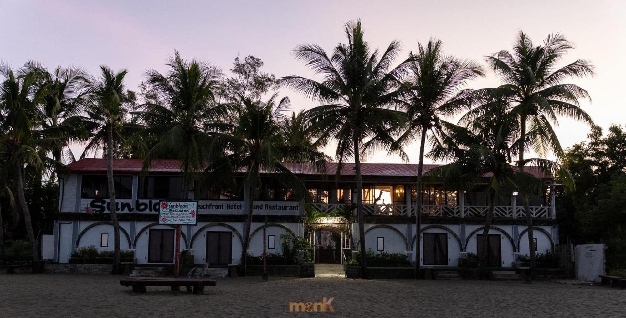 Sunbloom Beachfront Hotel And Restaurant Zambales Sinabacan Extérieur photo